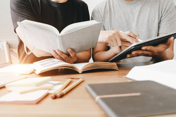 【美国新冠肺炎确诊超2600例,美国新冠肺炎确诊病例超2000万例】