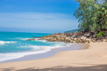 【武汉两地调整为中风险,武汉调整中风险封闭区范围】
